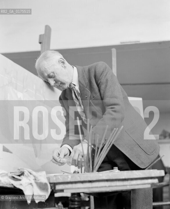 THE PAINTER JACQUES VILLON ( GASTON DUCHAMP ) AT HIS STUDIUM - PARIS - 195? - © ARCHIVIO Graziano Arici/Rosebud2  / ARTE / PITTORE