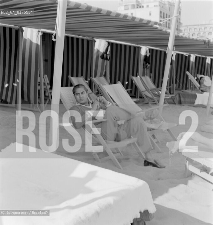 THE MAHARAJAH OF COACH BELAI AT VENICE LIDO BEACH - 1958 - © ARCHIVIO Graziano Arici/Rosebud2  / NOBILTA / MARAJA / SPIAGGIA