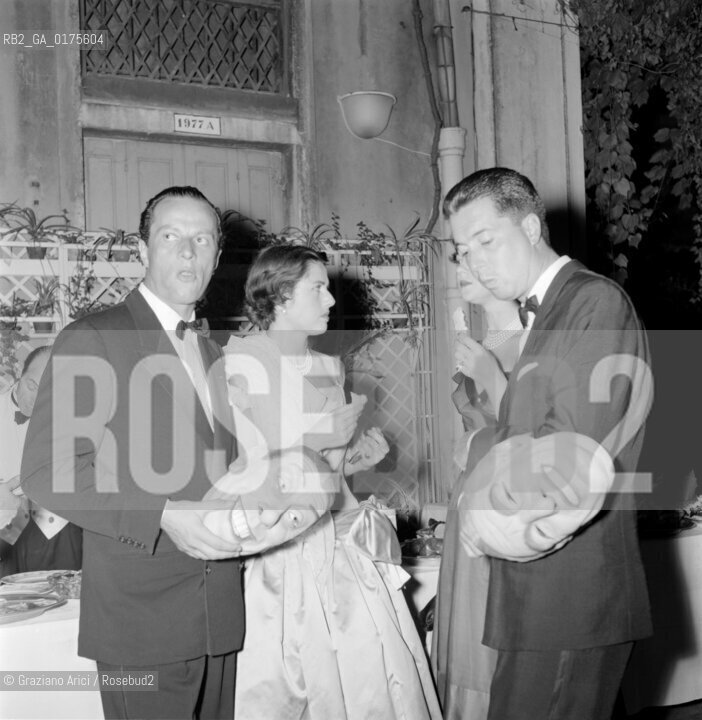 THE COUNTESS ANNA MARIA VOLPI LACLOCHE WITH F. ALDOBRANDINI AND RUDY CRESPI - VENICE- 195? © ARCHIVIO Graziano Arici/Rosebud2  / CONTE / NOBILTA