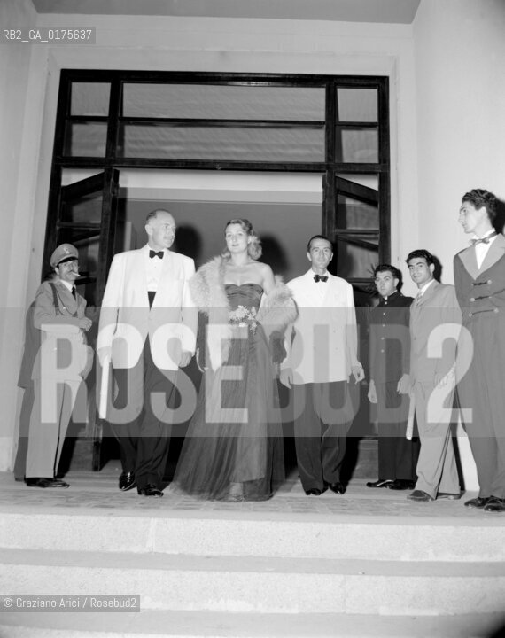 MR MENKEN WIRH THE DIRECTOR ALFONSO PETRUCCI AND JAQUELIN PLESSIS AT XI INTERNATIONAL FILM FESTIVAL OF VENICE - 1950 - © ARCHIVIO Graziano Arici/Rosebud2  / DIRETTORE MOSTRA / CINEMA / MOSTRA DEL CINEMA