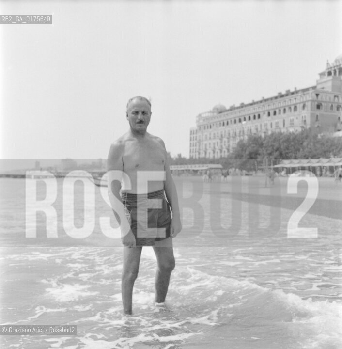 THE POLITICIAN OSWALD MOSLEY AT VENICE LIDO BEACH - 1958 - @ ARCHIVIO Graziano Arici/Rosebud2 / POLITICA / UOMO POLITICO / LEADER PARTITO FASCISTA INGLESE / SPIAGGIA