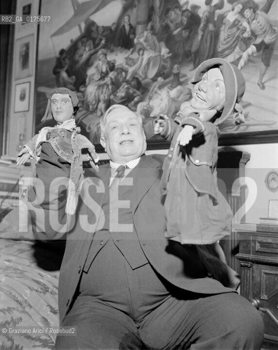 THE CRITIC AND PLAYWRIGHT RENATO SIMONI IN MILAN - 1949 © ARCHIVIO Graziano Arici/Rosebud2  / TEATRO / COMMEDIOGRAFO / CRITICO / BURATTINO