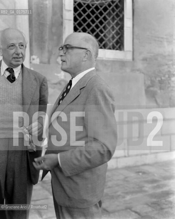 THE PLAYWRIGHT THORNTON NIVEN WILDER WITH THE MUSICIAN ROBERT NEUMAN IN VENICE   - 1952  © ARCHIVIO Graziano Arici/Rosebud2  / COMMEDIOGRAFO / TEATRO / MUSICA