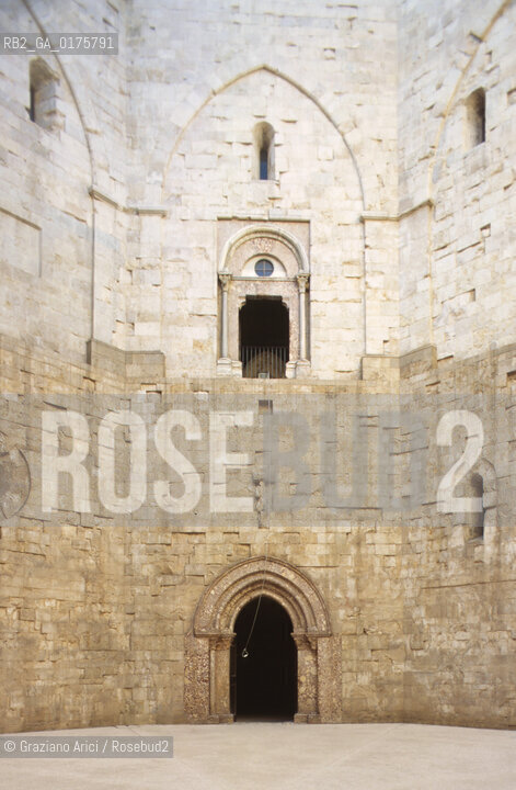 PUGLIA  ,  ( BARI)   ANDRIA  : CASTEL DEL MONTE - © 2002 Graziano Arici/Rosebud2 / GEO / ARCHITETTURA / CASTELLO /
