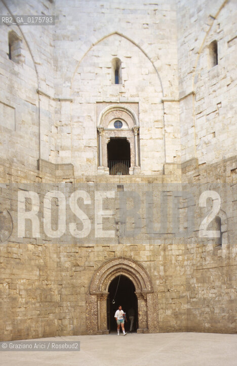 PUGLIA  ,  ( BARI)   ANDRIA  : CASTEL DEL MONTE - © 2002 Graziano Arici/Rosebud2 / GEO / ARCHITETTURA / CASTELLO /