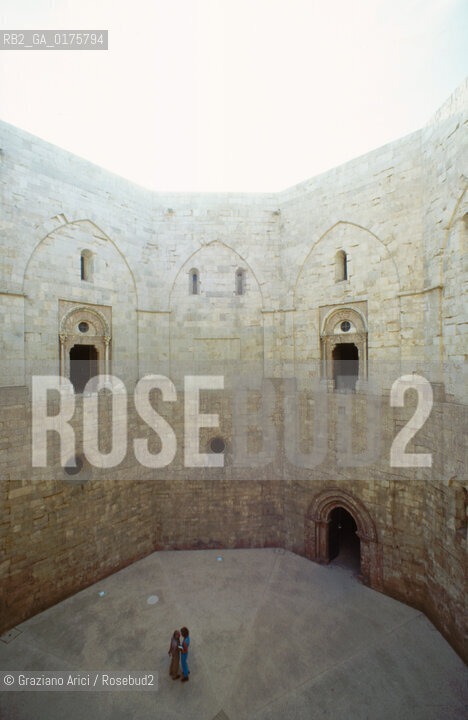 PUGLIA  ,  ( BARI)   ANDRIA  : CASTEL DEL MONTE - © 2002 Graziano Arici/Rosebud2 / GEO / ARCHITETTURA / CASTELLO /