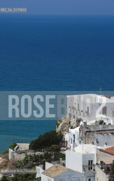 PUGLIA  ,  (FOGGIA)   PESCHICI  :MARE   - © 2002 Graziano Arici/Rosebud2 / GEO / BIANCO / BLU