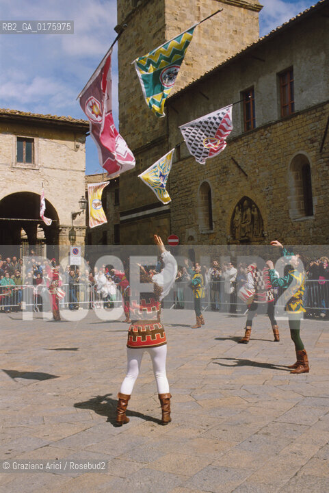 TOSCANA , (PISA) : VOLTERRA - SBANDIERATORI   - © 2002 Graziano Arici/Rosebud2 / GEO