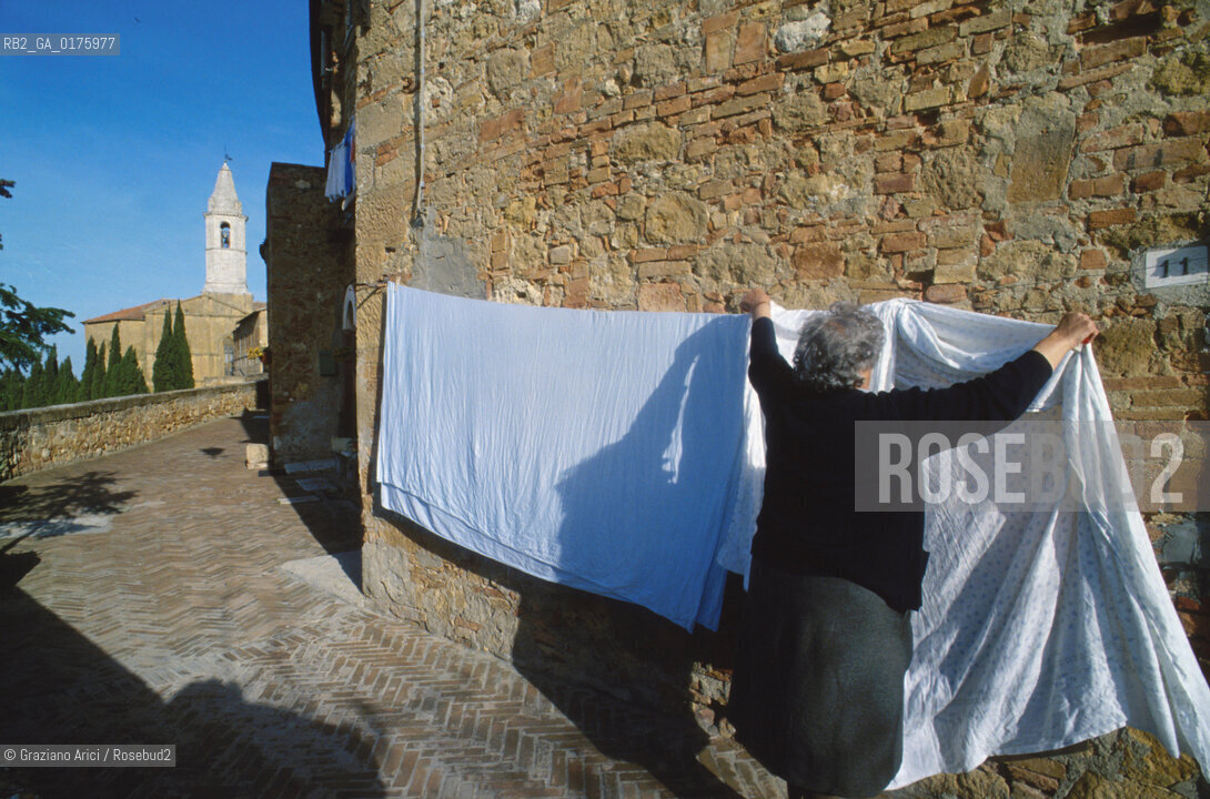 TOSCANA , PIENZA : STRADINA DEL CENTRO STORICO  - © 2002 Graziano Arici/Rosebud2 / GEO / ARCHITETTURA / RINASCIMENTO