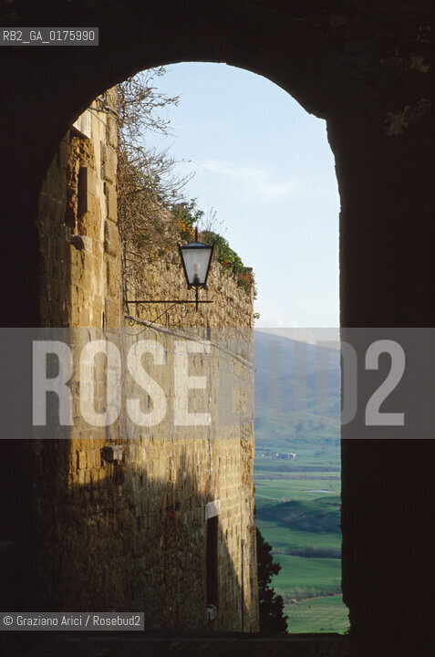 TOSCANA , PIENZA : STRADINA DEL CENTRO STORICO  - © 2002 Graziano Arici/Rosebud2 / GEO / ARCHITETTURA / RINASCIMENTO / FANALE