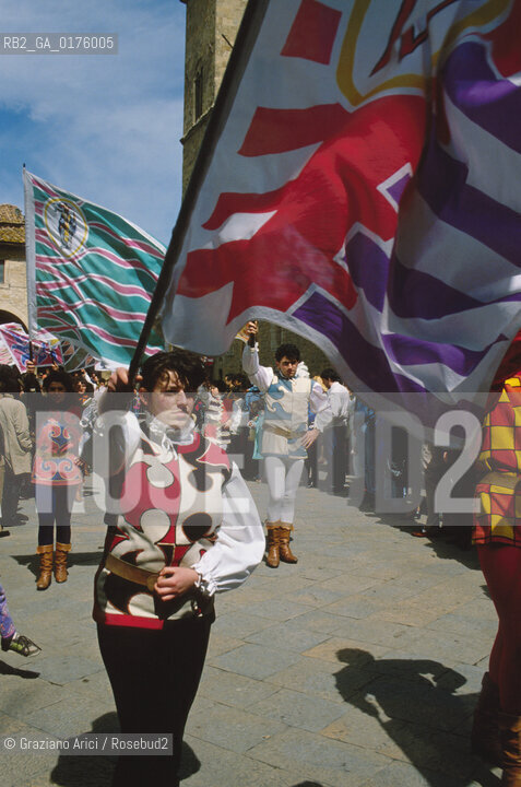 TOSCANA , (PISA) : VOLTERRA - SBANDIERATORI   - © 2002 Graziano Arici/Rosebud2 / GEO