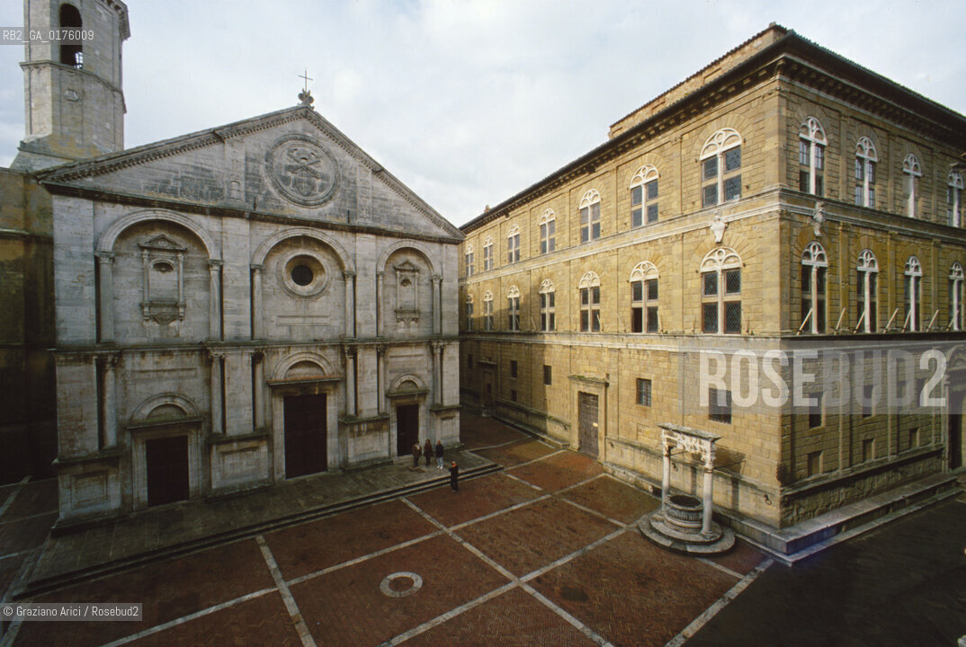 TOSCANA , PIENZA : IL DUOMO E PIAZZA PIO II - © 2002 Graziano Arici/Rosebud2 / GEO / ARCHITETTURA / RINASCIMENTO