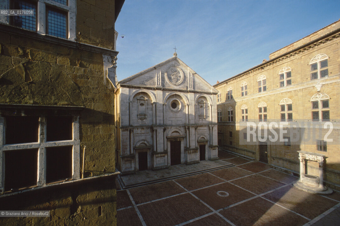TOSCANA , PIENZA : PIAZZA PIO II E DUOMO  - © 2002 Graziano Arici/Rosebud2 / GEO / ARCHITETTURA / RINASCIMENTO
