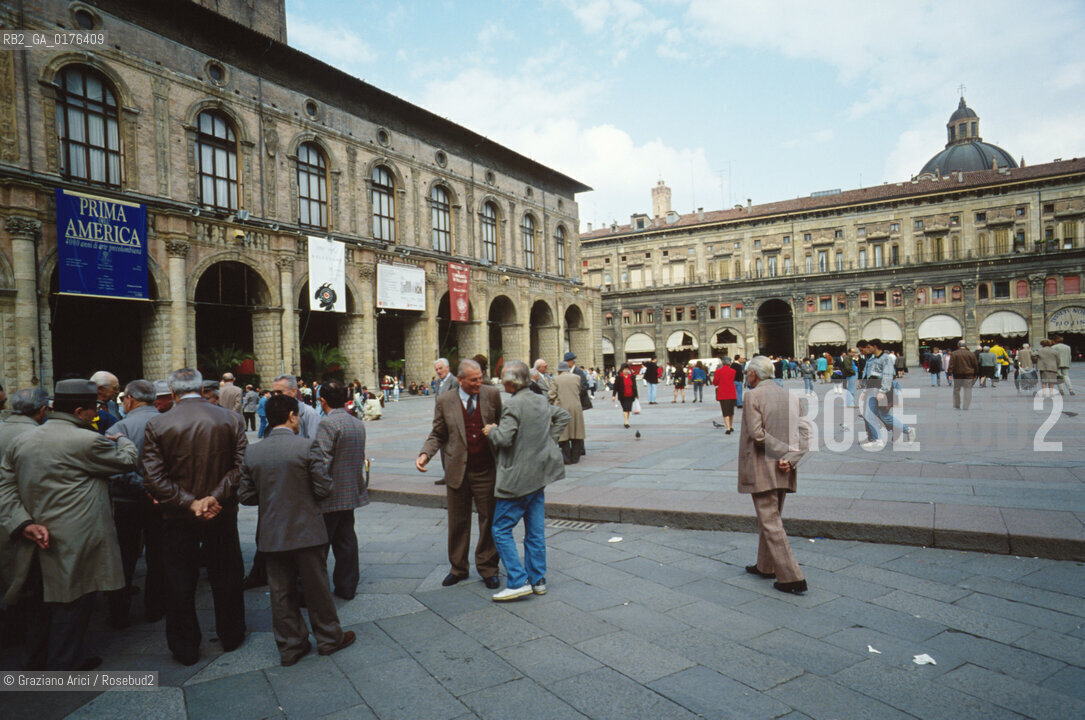 EMILIA-ROMAGNA, BOLOGNA :PIAZZA MAGGIORA E BASILICA DI S.PETRONIO    - © 2002 Graziano Arici/Rosebud2 / GEO