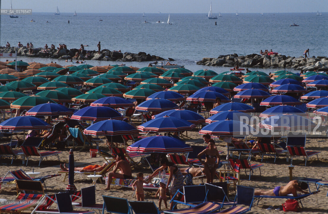 EMILIA-ROMAGNA, (FORLI) RICCIONE : LA SPIAGGIA  - © 2002 Graziano Arici/Rosebud2 / GEO