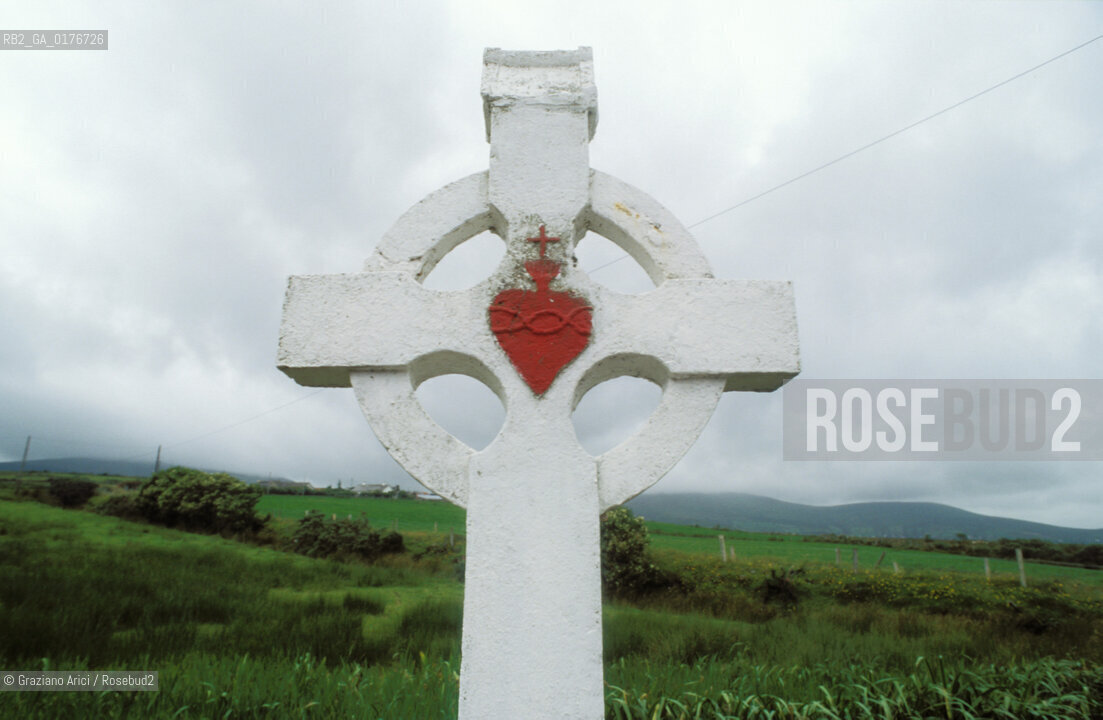 IRLANDA (KERRY) PENISOLA DI DINGLE : CROCE  - © 2002 Graziano Arici/Rosebud2 / GEO / CUORE