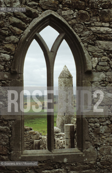 IRLANDA (LEINSTER) ATHLONE : MONASTERO DI CLONMACNOISE     - © 2002 Graziano Arici/Rosebud2 / GEO / FINESTRA