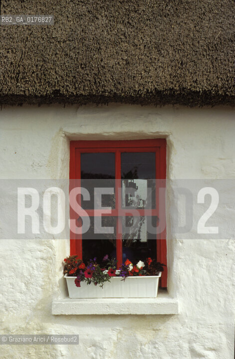 IRLANDA (CONNEMARA) CASA DI CAMPAGNA - © 2002 Graziano Arici/Rosebud2 / GEO / FINESTRA