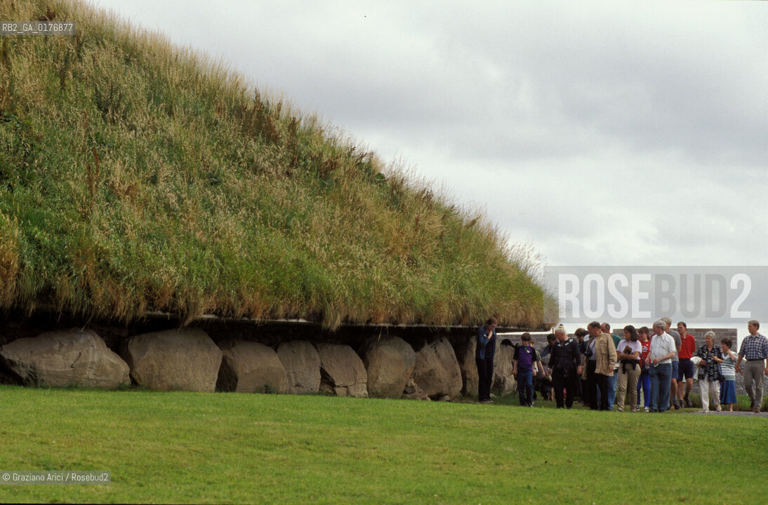 IRLANDA (LEINSTER) VALLE DELLA BOYNE : TUMULO NEOLITICO DI NEWGRANGE   - © 2002 Graziano Arici/Rosebud2 / GEO /  MONUMENTO MEGALITICO