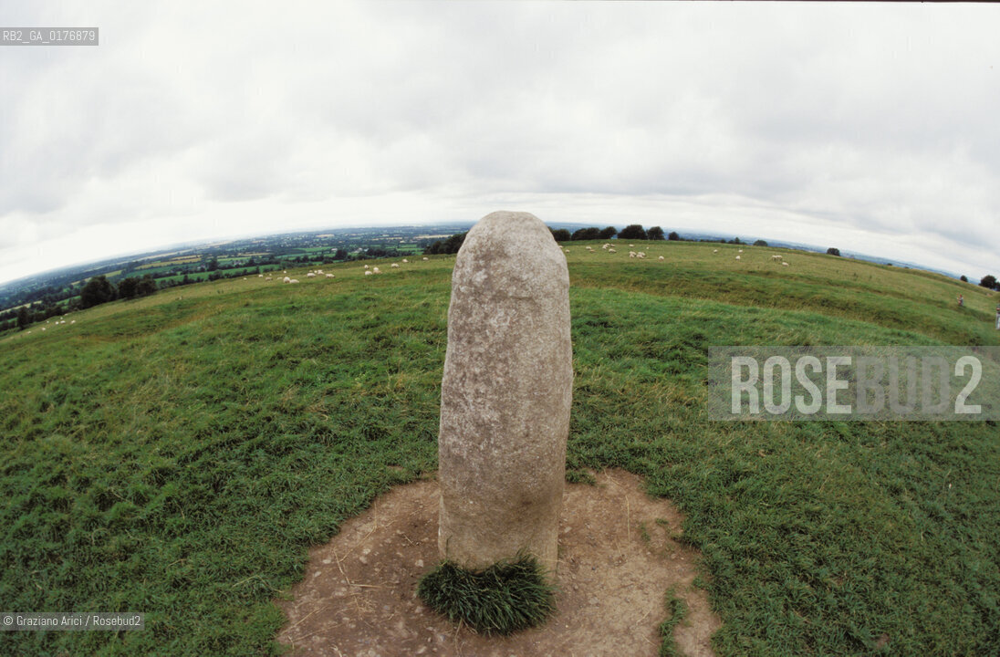 IRLANDA (LEINSTER) SITO DI TARA : LIA FAILL (PIETRA DEL DESTINO)   - © 2002 Graziano Arici/Rosebud2 / GEO / MONUMENTO MEGALITICO