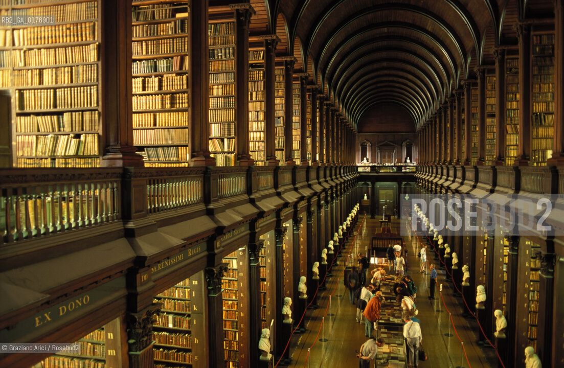 IRLANDA , DUBLINO : TRINITY COLLEGE - OLD LIBRARY : LONG ROOM     - © 2002 Graziano Arici/Rosebud2 / GEO / BIBLIOTECA / LIBRO / UNIVERSITA