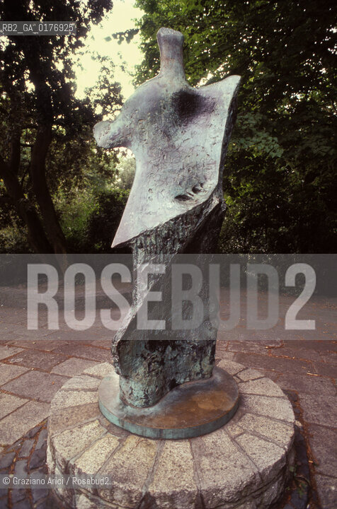 IRLANDA , DUBLINO : STEPHENS GREEN - MONUMENTO A W.B.YEATS DI MOORE   - © 2002 Graziano Arici/Rosebud2 / GEO / LETTERATURA / POESIA / PARCO / GIARDINO