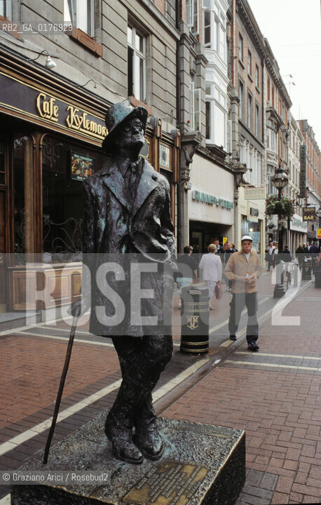 IRLANDA , DUBLINO : STATUA A JAMES JOYCE   - © 2002 Graziano Arici/Rosebud2 / GEO /  LETTERATURA
