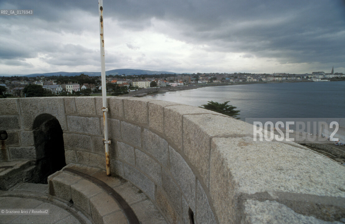 IRLANDA , DUBLINO, SANDYCOVE : MARTELLO TOWER - JAMES JOYCE MUSEUM / PANORAMA DI DUBLINO DALLA TORRE   - © 2002 Graziano Arici/Rosebud2 / GEO / LETTERATURA
