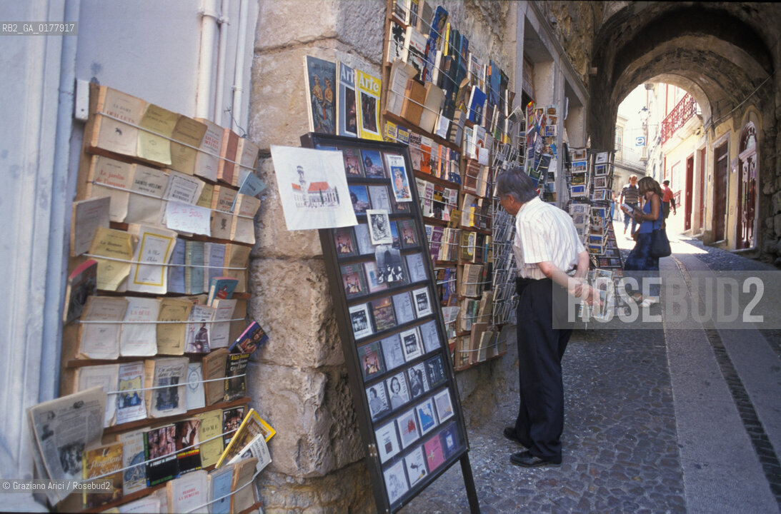 PORTOGALLO, (LE BEIRAS) COIMBRA :NEGOZIO DI LIBRI    @ 2002 Graziano Arici/Rosebud2  / GEO