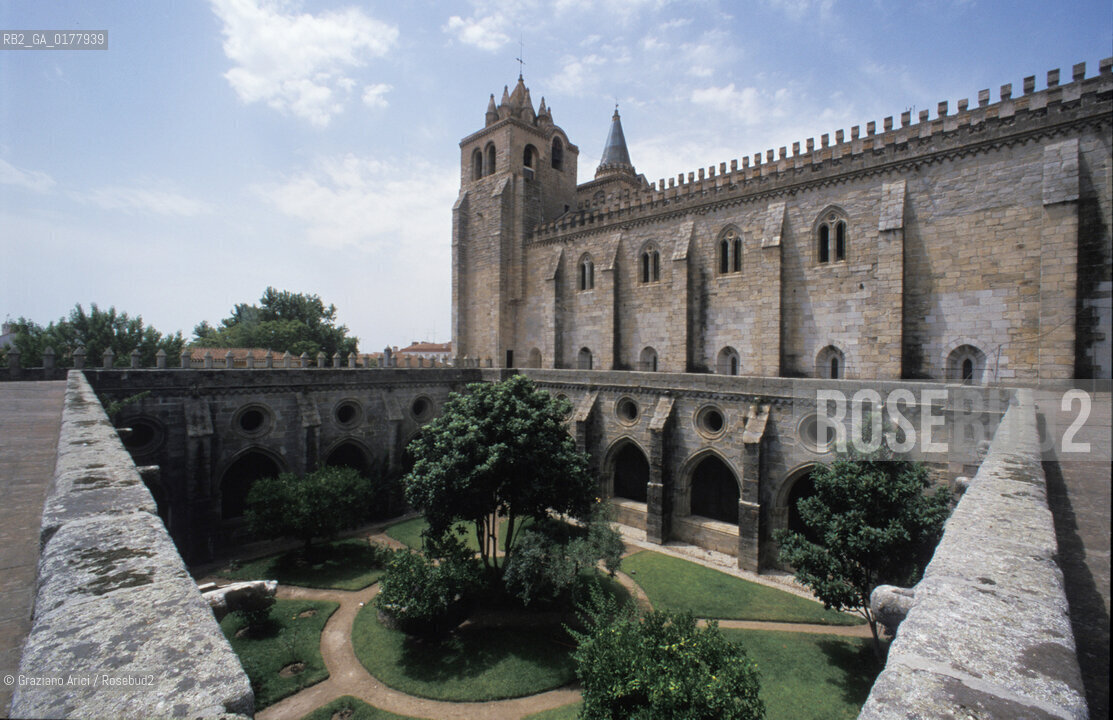 PORTOGALLO, (ALENTEJO) ELVAS : LA CATTEDRALE SE : IL CHIOSTRO  @ 2002 Graziano Arici/Rosebud2  / GEO