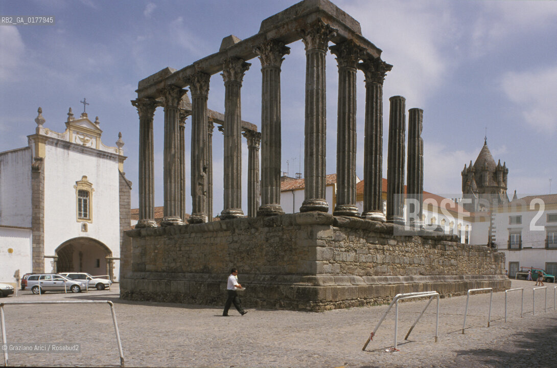 PORTOGALLO, (ALENTEJO) ELVAS : IL TEMPIO ROMANO DI DIANA  @ 2002 Graziano Arici/Rosebud2 / ARCHEO / GEO