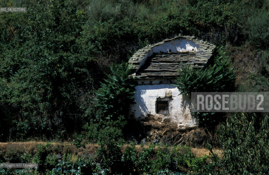 PORTOGALLO, (TRAS-OS-MONTES) PARQUE NATURAL DE MONTESINHO : UN POMBAL O PICCIONAIA    @ 2002 Graziano Arici/Rosebud2 / CASA / GEO
