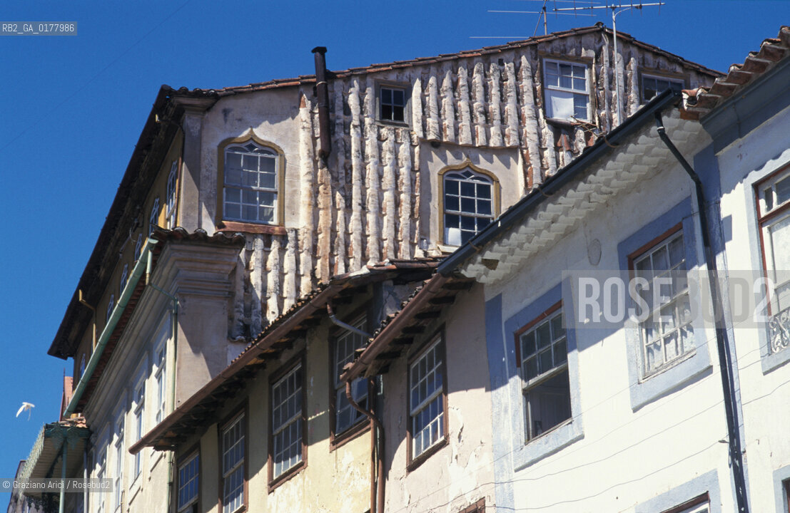 PORTOGALLO, (TRAS-OS-MONTES) PARQUE NATURAL DE MONTESINHO    @ 2002 Graziano Arici/Rosebud2 / TETTO / TEGOLE / GEO