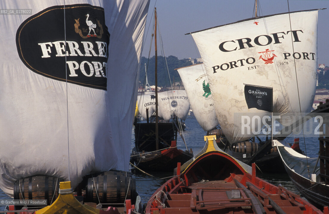 PORTOGALLO, (DOURO) PORTO : IL FIUME DOURO E VILA NOVA DE GAIA -  DISTILLERIE DI PORTO    @ 2002 Graziano Arici/Rosebud2 / BARCA / VELA / GEO