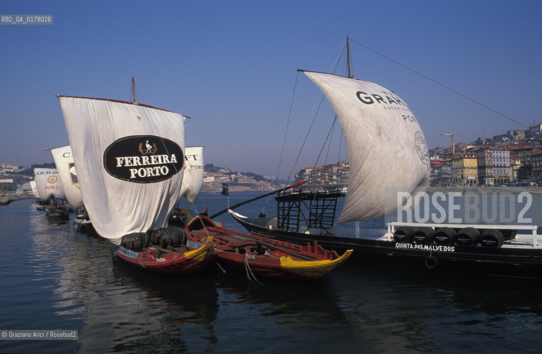 PORTOGALLO, (DOURO) PORTO : IL FIUME DOURO E VILA NOVA DE GAIA -  DISTILLERIE DI PORTO    @ 2002 Graziano Arici/Rosebud2 / BARCA / VELA / GEO