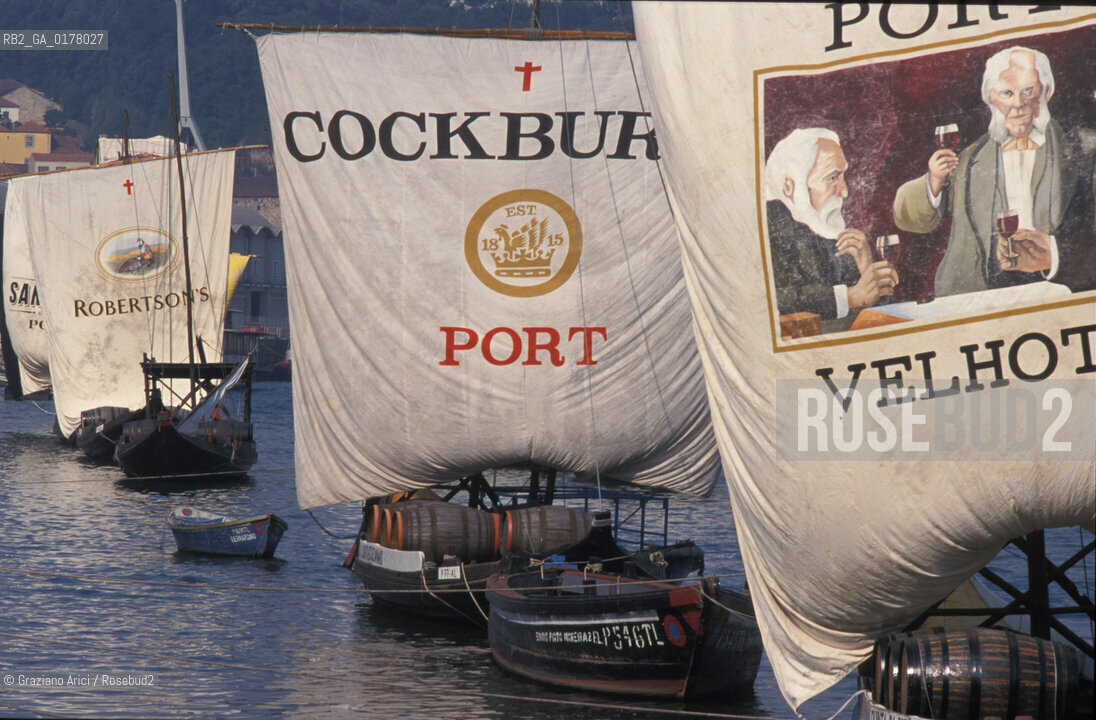 PORTOGALLO, (DOURO) PORTO : IL FIUME DOURO E VILA NOVA DE GAIA -  DISTILLERIE DI PORTO    @ 2002 Graziano Arici/Rosebud2 / BARCA / VELA / GEO