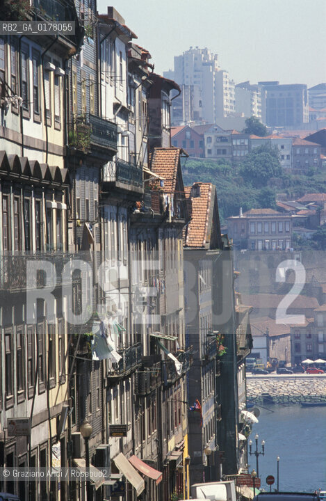PORTOGALLO, (DOURO) PORTO : LA  CITTA VECCHIA  @ 2002 Graziano Arici/Rosebud2  / GEO