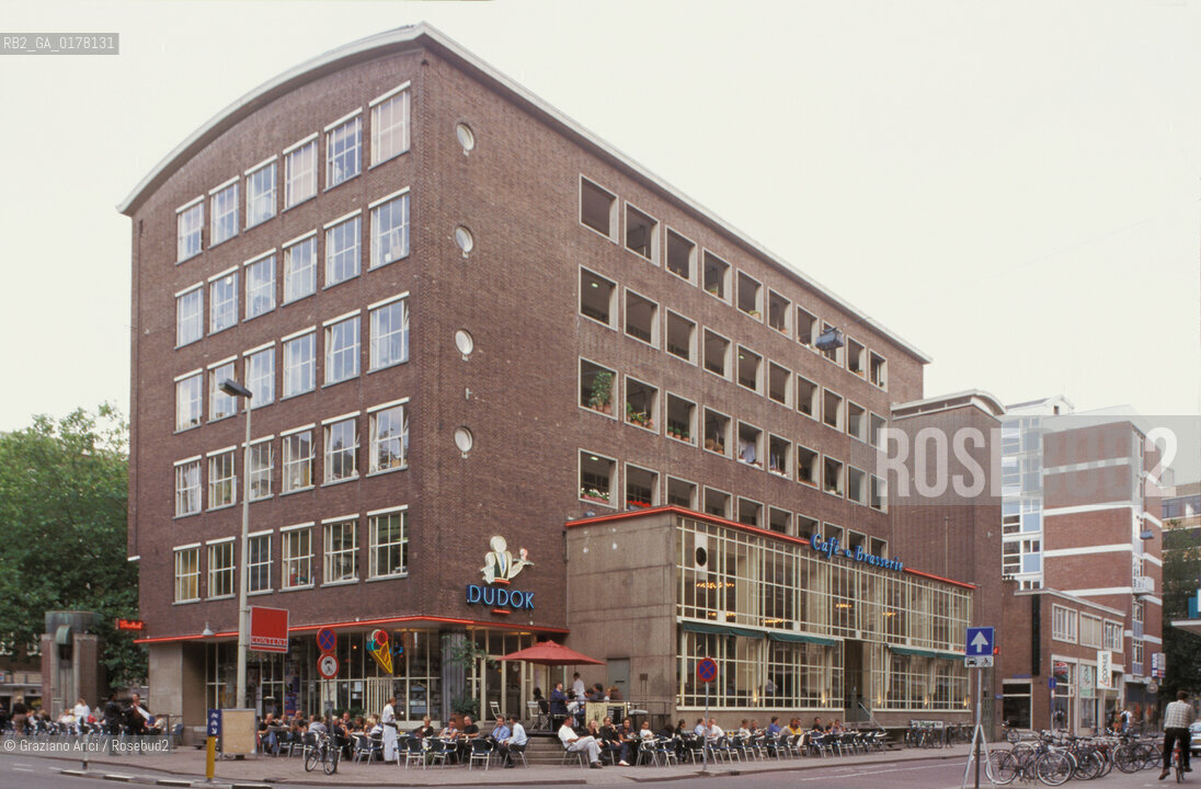 OLANDA , ROTTERDAM : IL CAFFE DI W. MARINUS DUDOK - © 2002 Graziano Arici/Rosebud2 / ARCHITETTURA CONTEMPORANEA / MODERNA / LETTERATURA / DADA /  / GEO