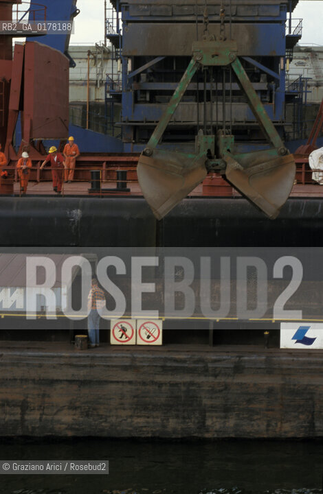 OLANDA , ROTTERDAM : IL PORTO -  © 2002 Graziano Arici/Rosebud2 / NAVE / GEO