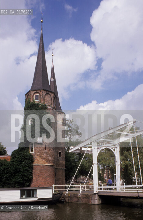 OLANDA , (ZUID-HOLLAND) DELFT : TORRE  CON CANALE -  © 2002 Graziano Arici/Rosebud2  / GEO