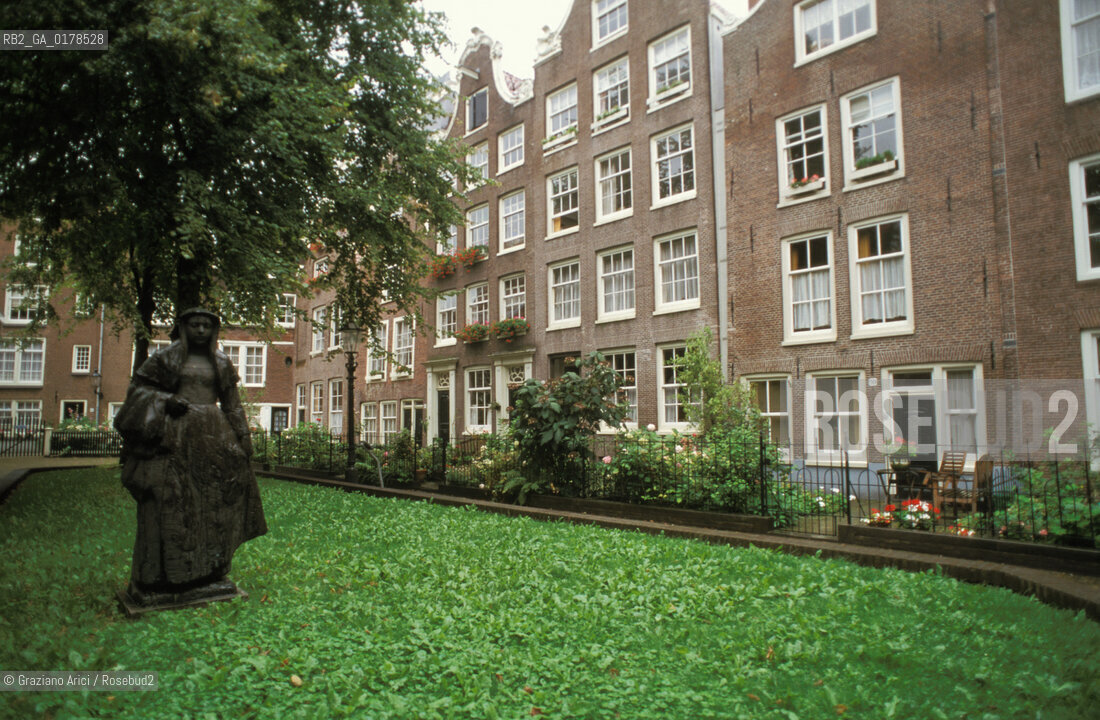 OLANDA , AMSTERDAM  : BEGIJNHOF   -  © 2002 Graziano Arici/Rosebud2 / BEGHINE / GEO