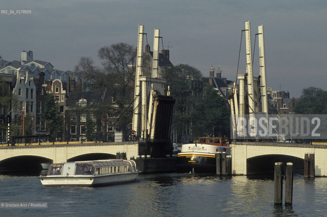 OLANDA , AMSTERDAM  : IL CANALE AMSTEL -  © 2002 Graziano Arici/Rosebud2 / PONTE / GEO