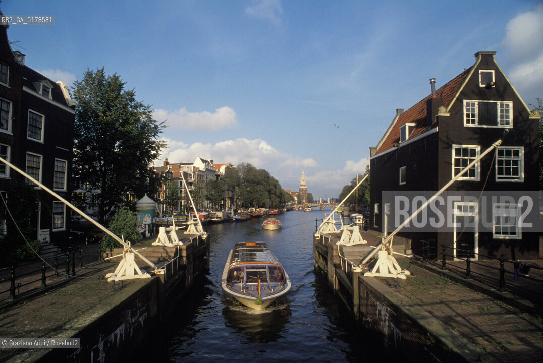 OLANDA , AMSTERDAM  : IL CANALE OUDE SCHANS E LA MONTELBAANSTOREN -  © 2002 Graziano Arici/Rosebud2  / GEO