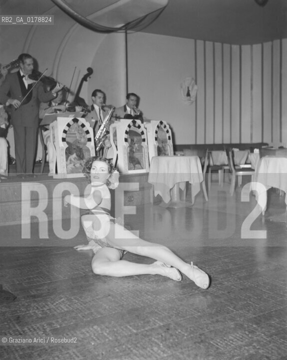 THE DANCER MARIANNA RASOW IN LAUSANNE - 1949 - © ARCHIVIO Graziano Arici/Rosebud2  / TEATRO VARIETA / BALLERINO / BALLO