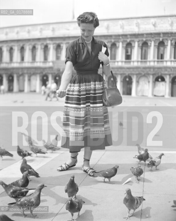 THE WIFE OF VINCENT AURIOL PRESIDENT OF FRANCE ( 1947 - 1954 ) - VENICE- 194? © ARCHIVIO Graziano Arici/Rosebud2  / POLITICA / PRESIDENTE