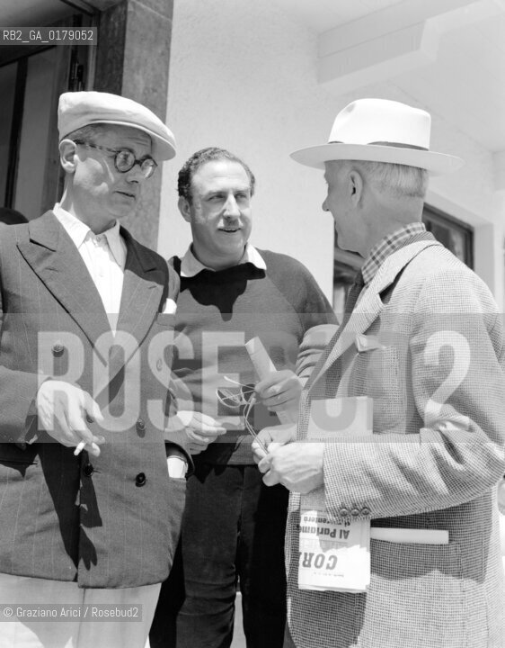THE PAINTER JACQUES VILLON ( GASTON DUCHAMP ) WITH THE PAINTER GIUSEPPE SANTOMASO AND THE CRITICAL ART FRANK ELGARD - CORTINA - 1951 - © ARCHIVIO Graziano Arici/Rosebud2  / ARTE / PITTORE / CRITICO DARTE