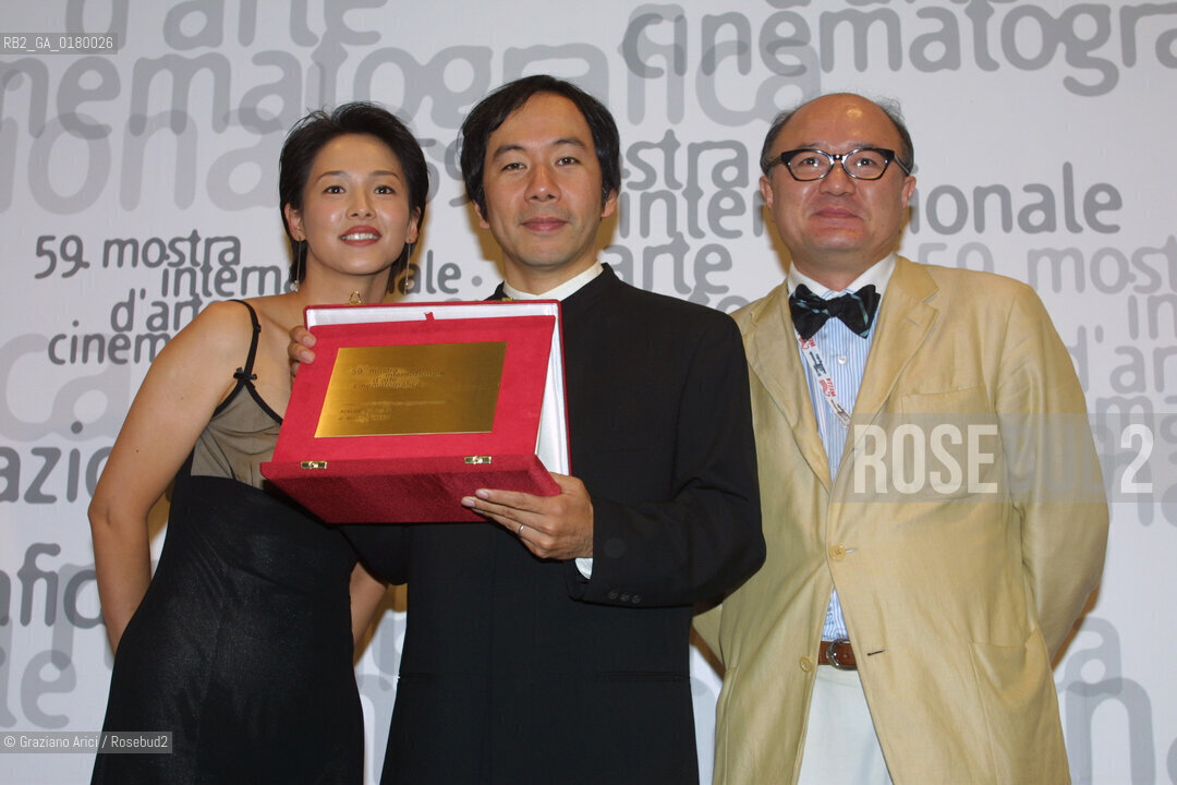 08/09/02 - 59. INTERNATIONAL FILM FESTIVAL IN VENICE LIDO - THE SPECIAL PRIZE OF UPSTREAM JURY  - FILM  A SNAKE OF JUNE   - © 2002 Graziano Arici/Rosebud2  - MOSTRA DEL CINEMA / PREMIO SPECIALE DELLA GIURIA - CONTROCORRENTE