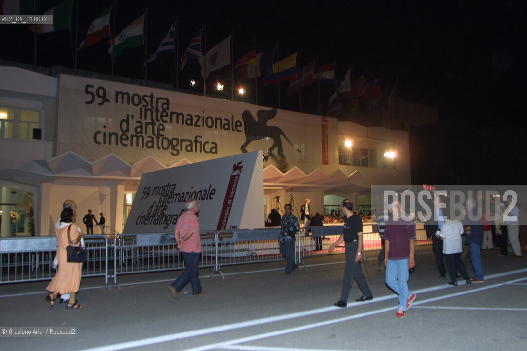 01/09/02 - 59. INTERNATIONAL FILM FESTIVAL IN VENICE LIDO - THE PALACE OF THE FESTIVAL - © 2002 Graziano Arici/Rosebud2 - MOSTRA DEL CINEMA / PALAZZO
