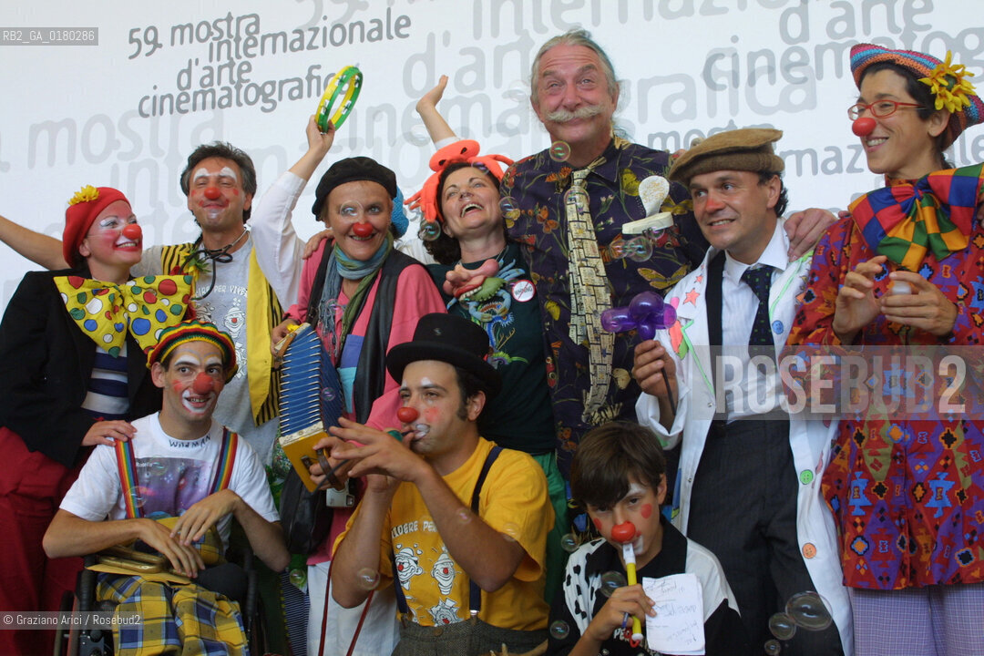 07/09/02 - 59. INTERNATIONAL FILM FESTIVAL IN VENICE LIDO - THE DOCTOR HUNTER PATCH ADAMS  - FILM CLOWN IN KABUL  - © 2002 Graziano Arici/Rosebud2 /FIORE  - MOSTRA DEL CINEMA / MEDICO .