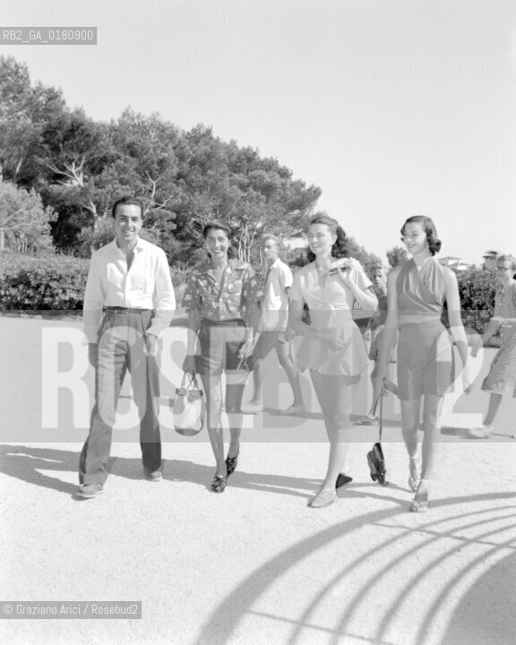 THE COUNT LILLIO RUSPOLI , THE COUNTESS CONSUELO O CONNOR , WIFE OF THE COUNT RUDY CRESPI, THE COUNTESS DOMITILLA RUSPOLI AND THE COUNTESS MARIA BORBONE PARMA- CAP DANTIBES - 195? - © ARCHIVIO Graziano Arici/Rosebud2  / NOBILTA / CONTE